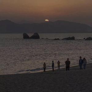 被迫夹跳蛋不许穿内裤
